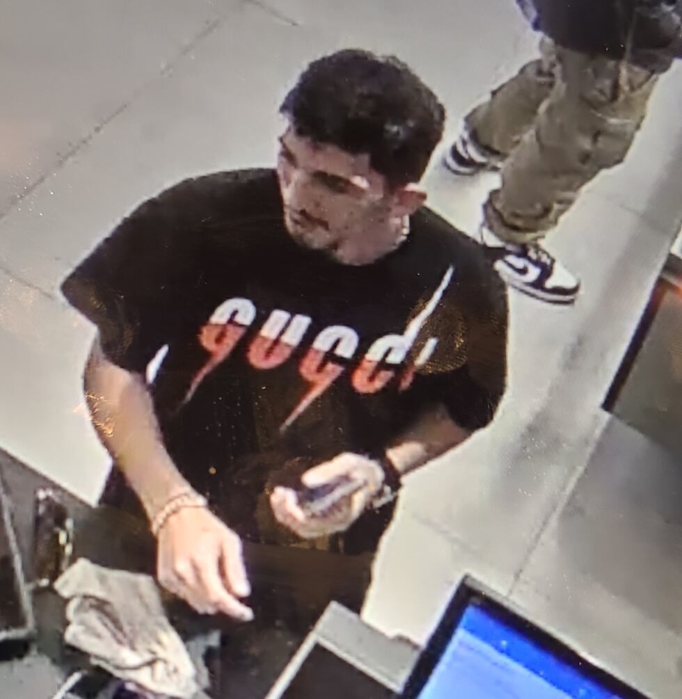 Crocker Park quick change scammers take $2,000 in cash and merchandise, Westlake Police say