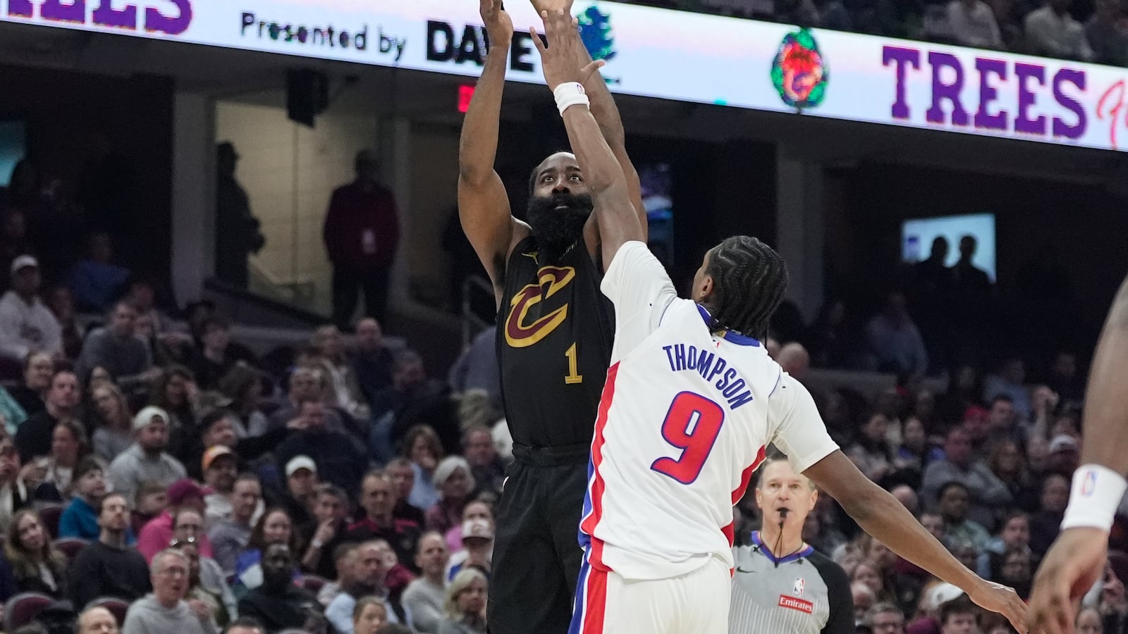 🚨 James Harden Delivers Late-Game Heroics with 7 Clutch Points in Final 90 Seconds to Lift Cavs Over Pistons in Game 3 🏀🔥