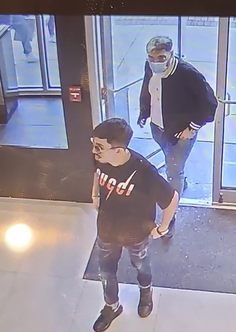 Crocker Park quick change scammers take $2,000 in cash and merchandise, Westlake Police say