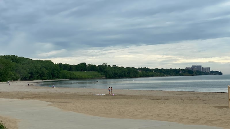 Edgewater Beach gets ready for weekend, adding lifeguards and opening concessions