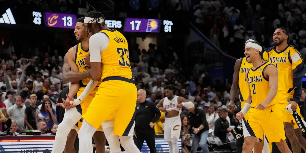 NBA admits ref error at end of Game 2