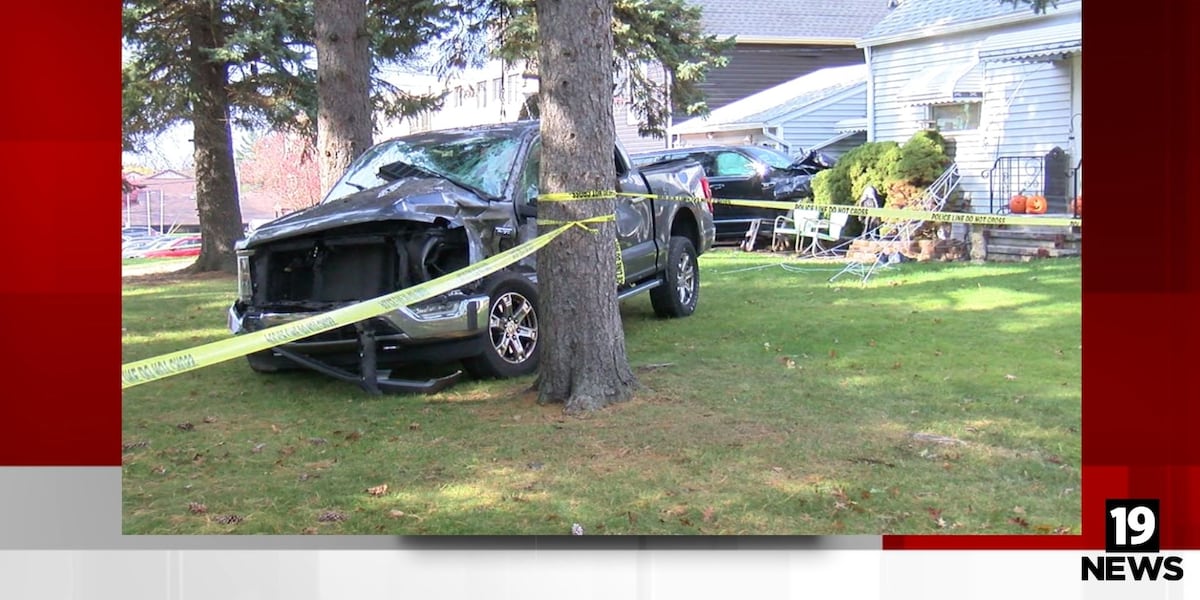 Man dies after car crashes into Cleveland home: EMS Man dies after car crashes into Cleveland home: EMS