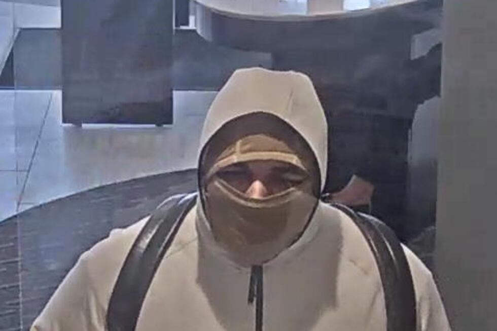 Chase Bank robber wanted in Lyndhurst, FBI says