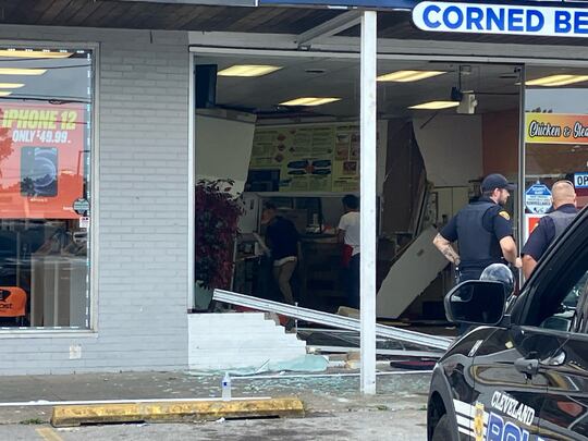 Car crashes into market in Cleveland’s Bellaire-Puritas neighborhood
