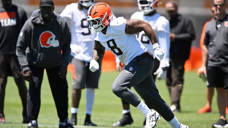 Cleveland Browns defensive end Jared Verse works out during the NFL football team's practice,...