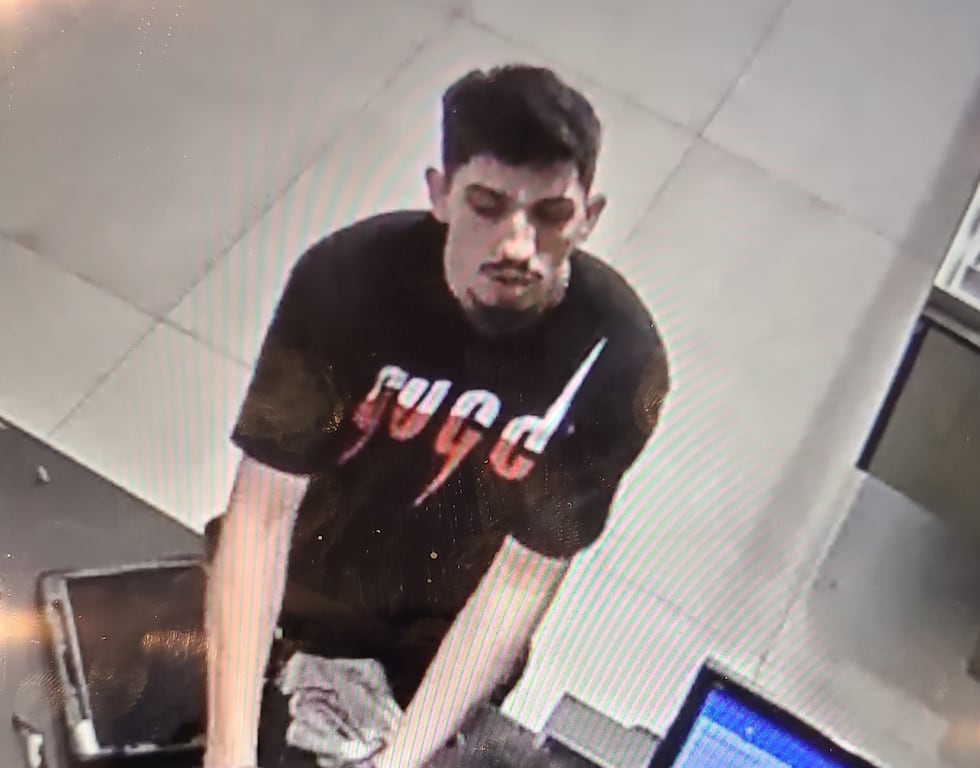 Crocker Park quick change scammers take $2,000 in cash and merchandise, Westlake Police say