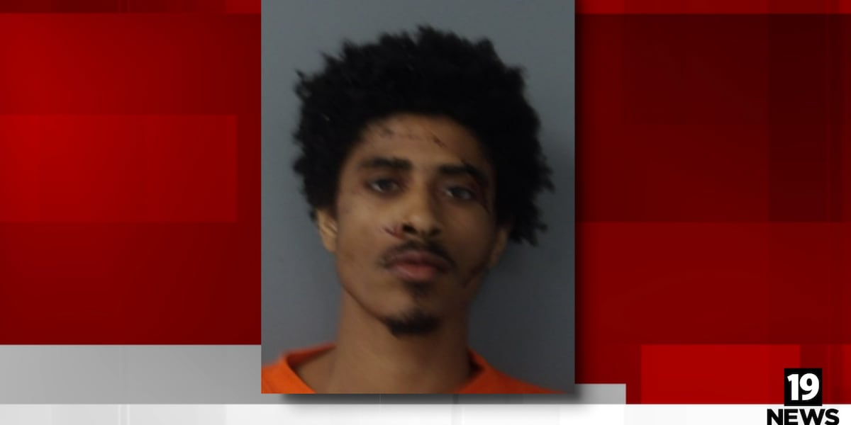 $3 million bond for man accused of killing 2 family members, shooting 2 East Cleveland Police officers