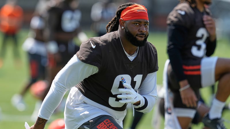 Browns defensive line coach rips Jadeveon Clowney: 'He hasn't had the production he had last year'