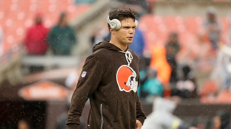 Cleveland Browns quarterback Dillon Gabriel (8) warms up prior to the start of an NFL football...