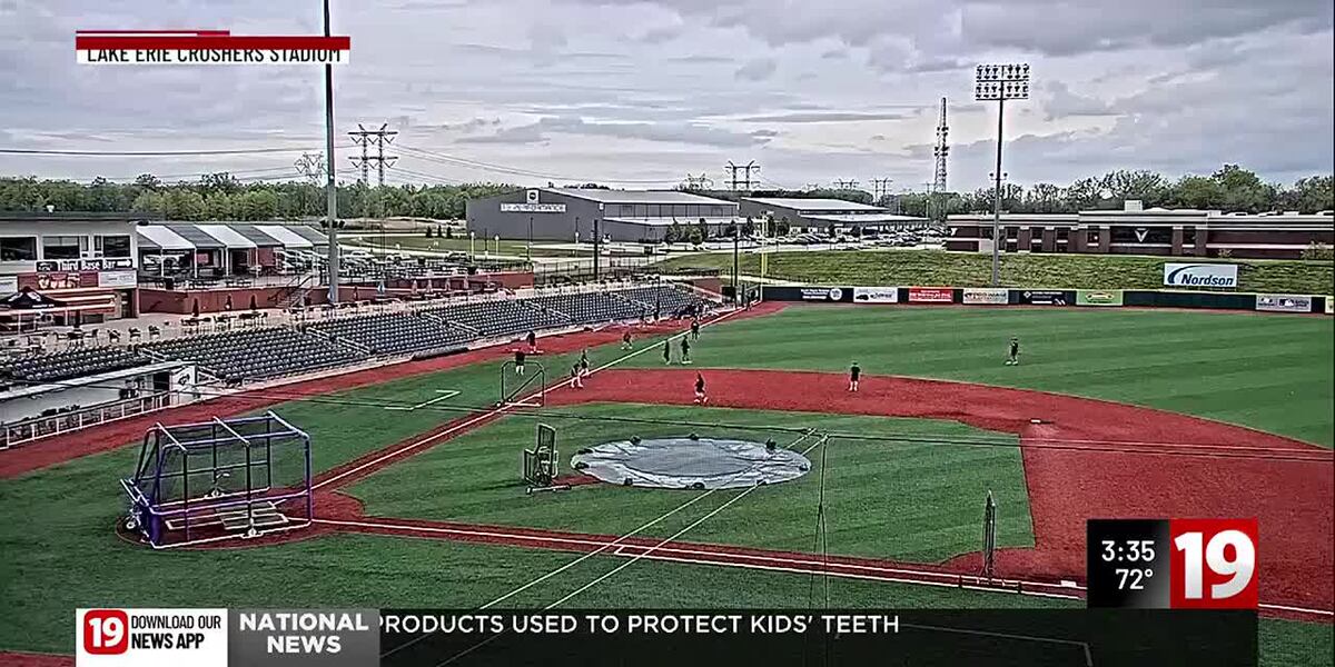Lake Erie Crushers fans for the home opener